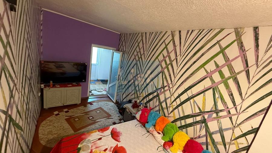 Casă decomandată 3 camere + grădină 450 m², zonă liniștită Galați - 1