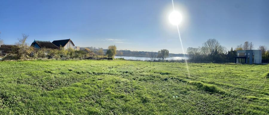 Teren vedere panoramica partial lac si padure, central, toate utilitatile - 1