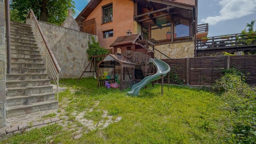 VILA PANORAMICA PE DRUMUL POIENII –PRIVELISTI UNICE ASUPRA BRASOVULUI - 56