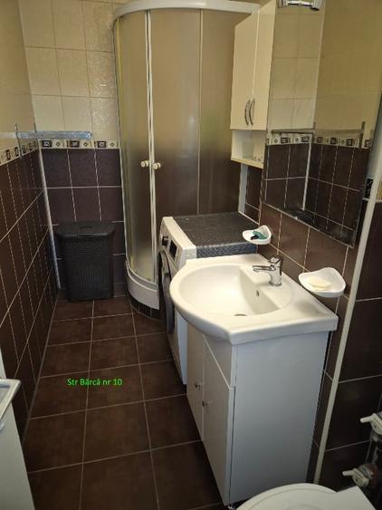 Proprietar - Inchiriez Garsoniera complet mobilata si utilata - Str Bârcă, nr 10 - 11
