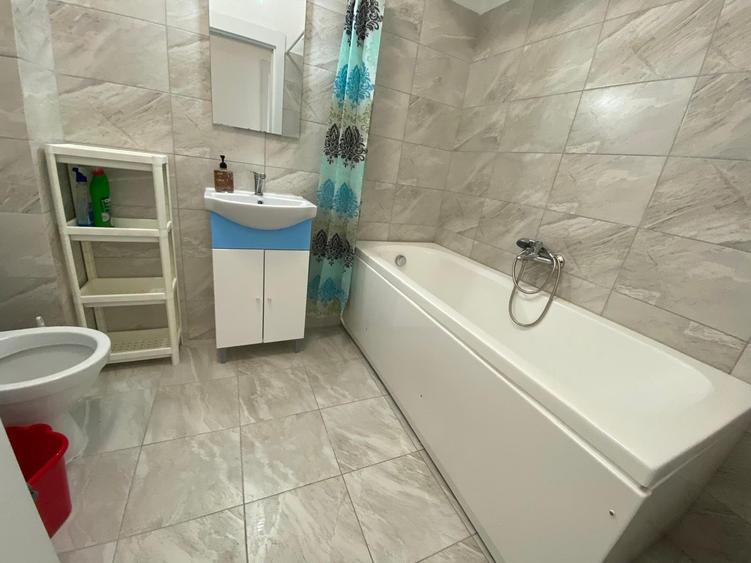 DE INCHIRIAT! Apartament 2 camere decomandat 60 mp , Sector 4 - 40