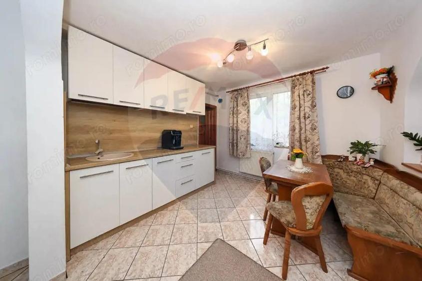 Casa si Spatiu comercial, centru in Sacele! - 12