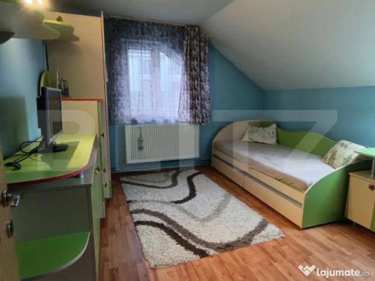 Casa de vanzare, cu 5 camere ?i un teren de 600 mp, zona u - 6