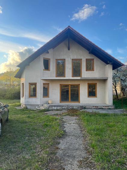 Vand casa spatioasa ideala pentru familie - 2