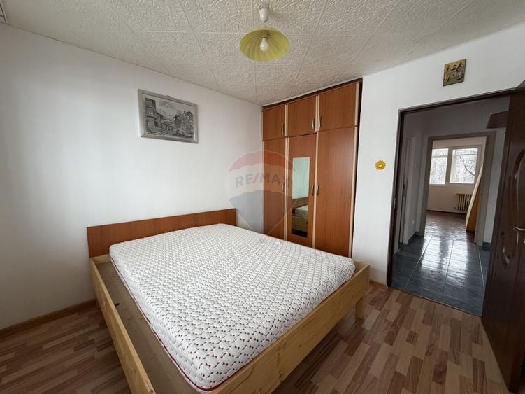 Apartament cu 3 camere de închiriat în zona Giulesti - 11