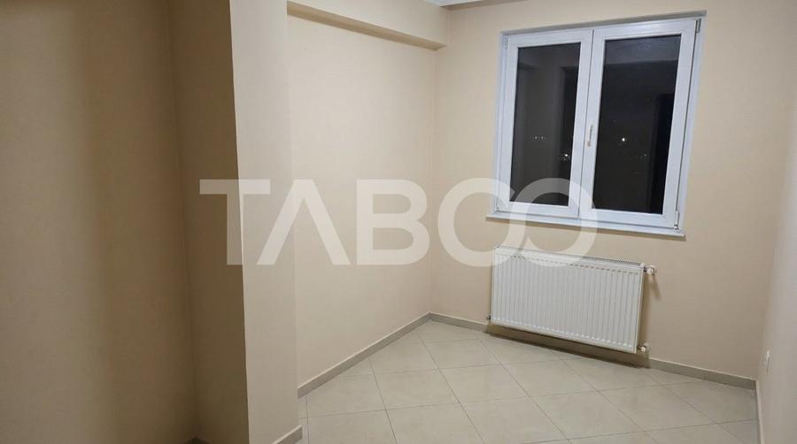 COMISION 0 - Apartament de vanzare cu 4 camere balcon parcare Lupeni - 3