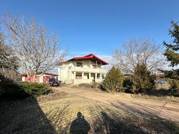 Vila beton P+1 si teren 2000 mp Calugareni