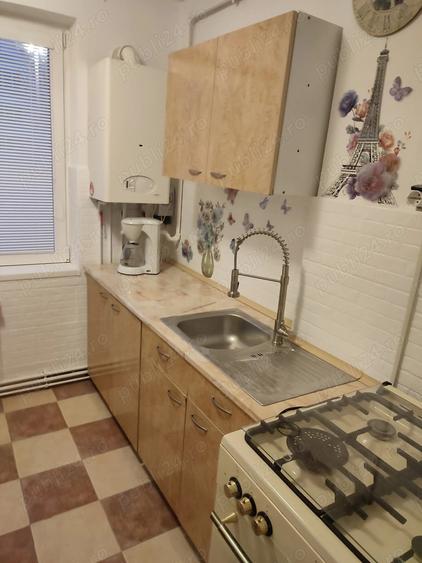 Vand apartament cu trei camere (sau inchiriez pt activ. com.) semidecomandate parter Terezian 62mp - 7