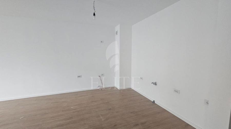 Apartament 3 camere &icirc;n zona Gara - str. oasului - 9