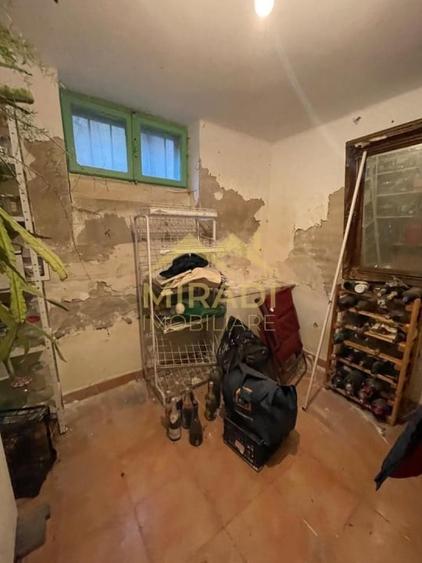 Vanzare apartament in vila 6 CAMERE compus din D P M din D P 1 M - 10