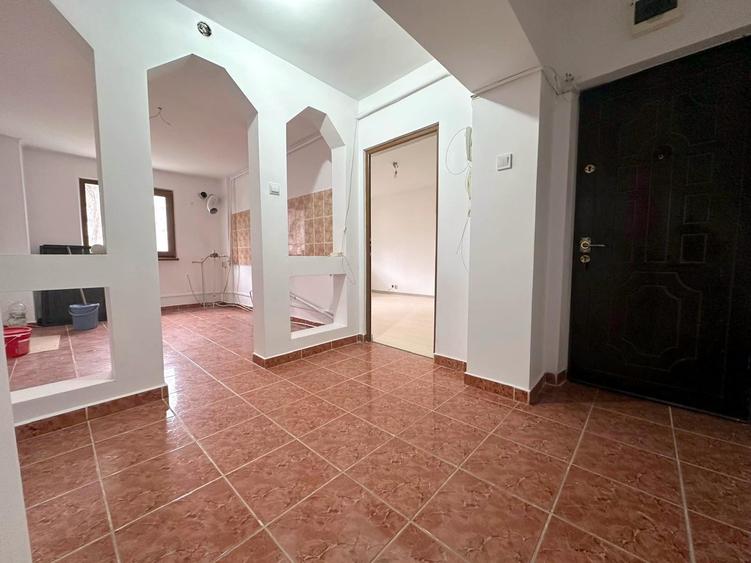 ZIMBRU - Bloc 1980, Apartament 3 camer decomandat, parter, MOBILAT - 2