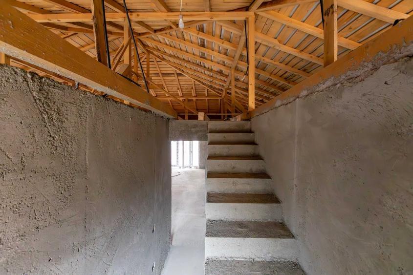 Casă cu 4 camere în Exterior Vest
