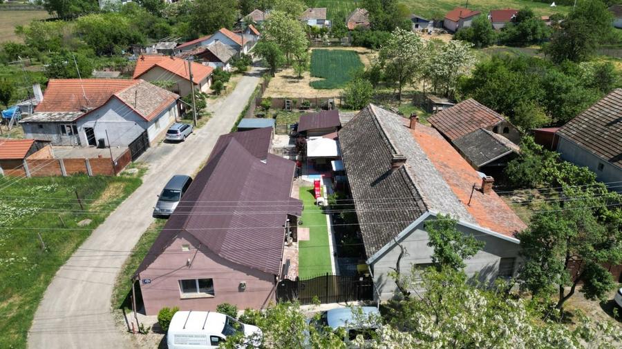 Casă individuală cu 2 camere cu Canalizare în Pecica