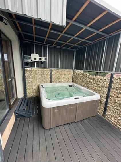 Apartament cu 2 camere nedecomandat în Valea Borcutului
