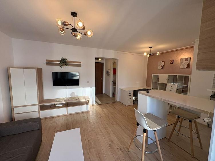 Apartament cu 2 camere decomandat, mobilat în Tractorul