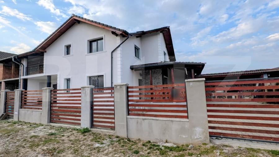 Duplex cu 4 camere cu Canalizare în Micești