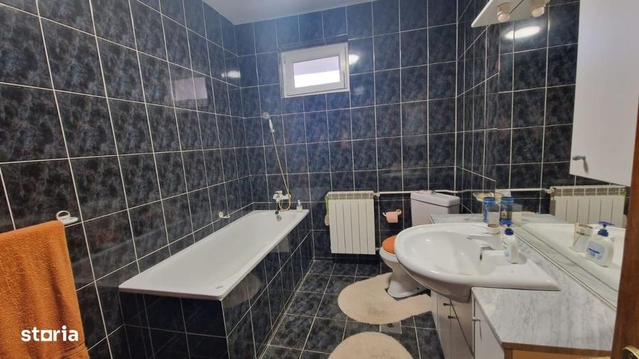 Casă cu 4 camere cu Teren 163 Mp în Central