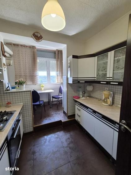 Apartament cu 3 camere semidecomandat în Giulești