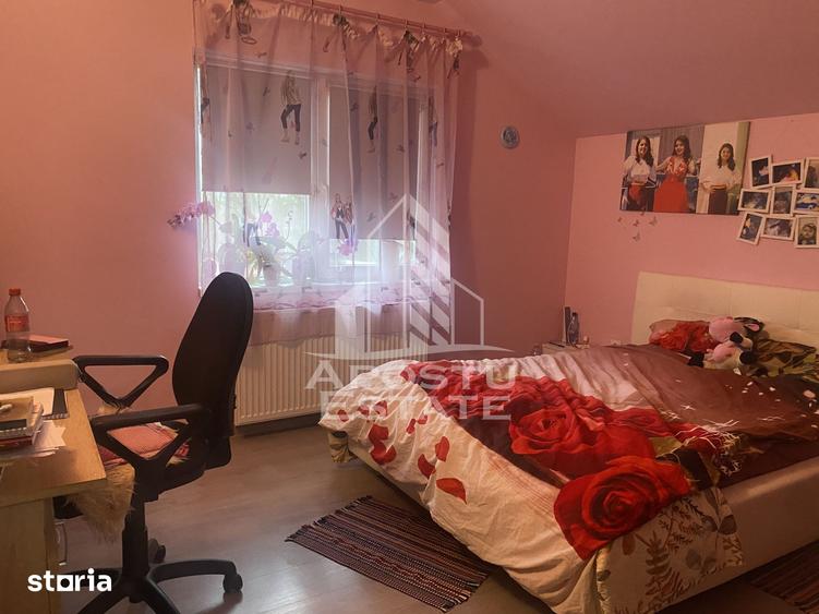 Casă cu 5 camere cu Teren 1000 Mp în Sacoșu Turcesc