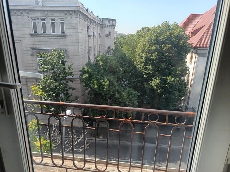 Apartament cu 3 camere decomandat, mobilat în Cișmigiu