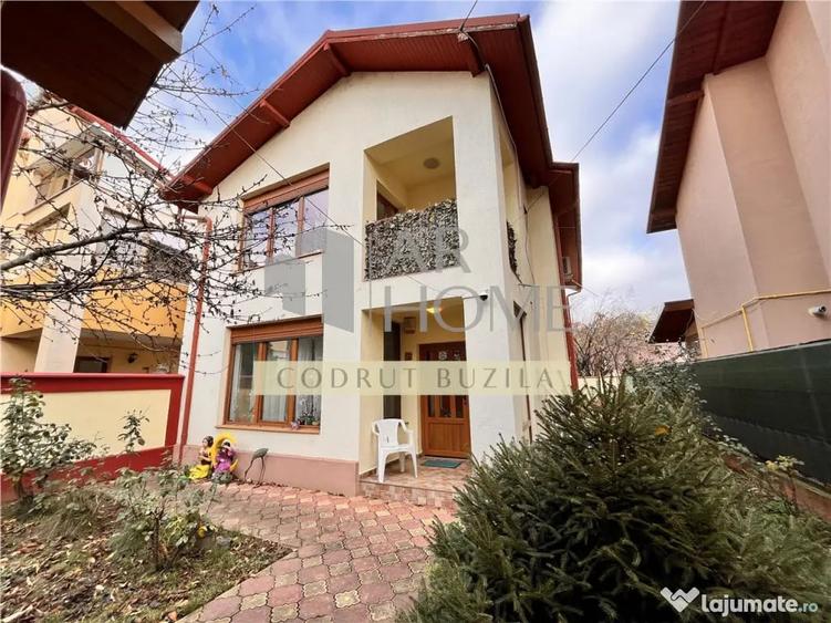 Casă cu 5 camere cu Teren 300 Mp în Central