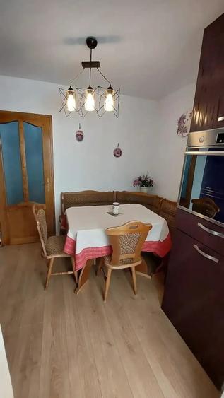 Apartament cu 3 camere decomandat în Siderurgiștilor