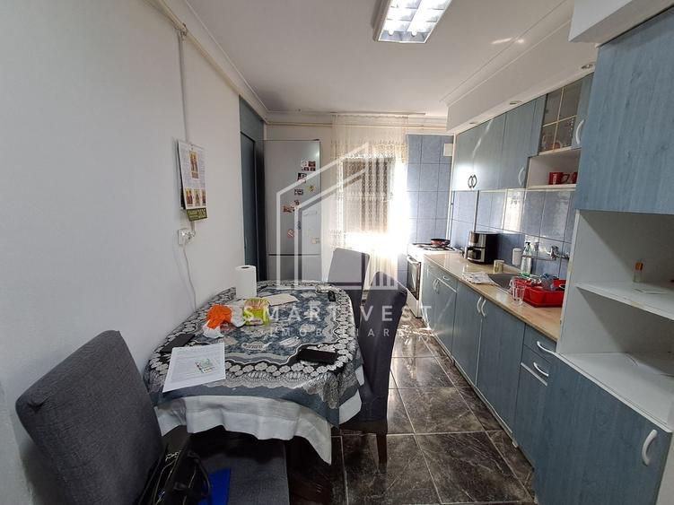 Apartament cu 3 camere semidecomandat, mobilat în Micro 16