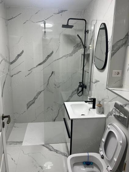 Apartament cu 3 camere semidecomandat în Cetate