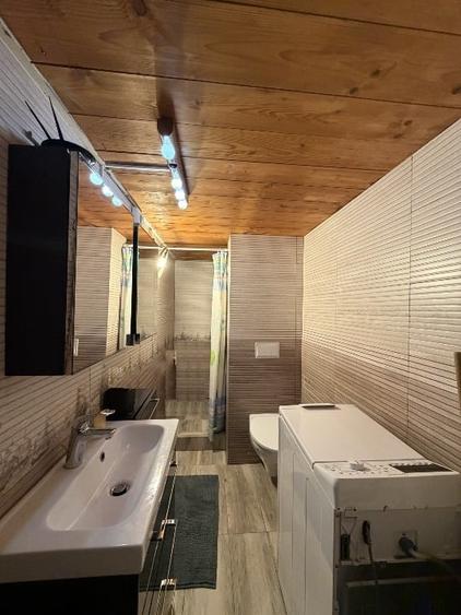 Apartament cu 3 camere semidecomandat, mobilat în Central