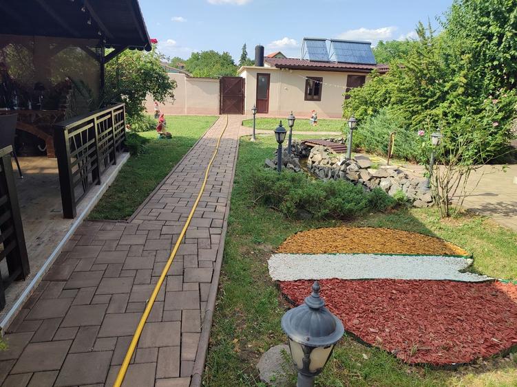 Casă individuală cu 7 camere cu Canalizare în Sânandrei