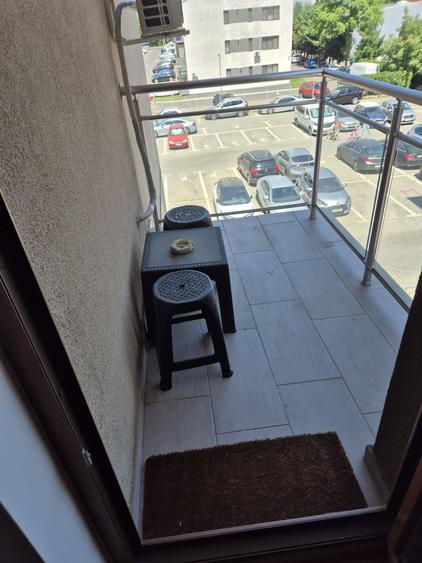 Apartament cu 3 camere decomandat în Metalurgiei
