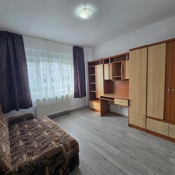Apartament cu 3 camere decomandat în Mircea cel Bătrân