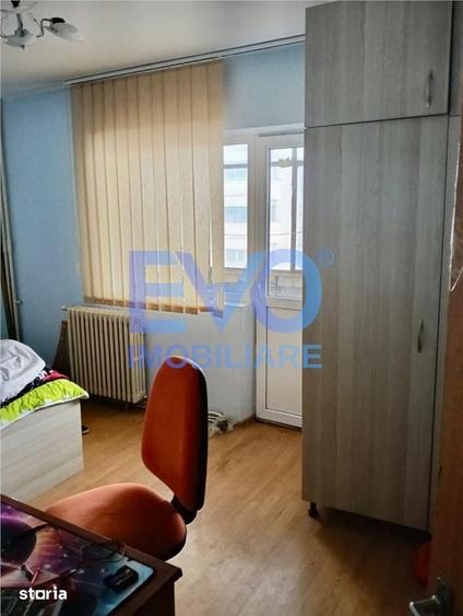 Apartament cu 3 camere decomandat în Independenței