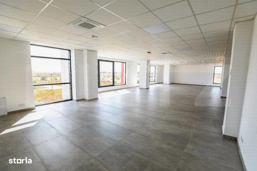 Spațiu comercial, de 3,425 mp, în Nord