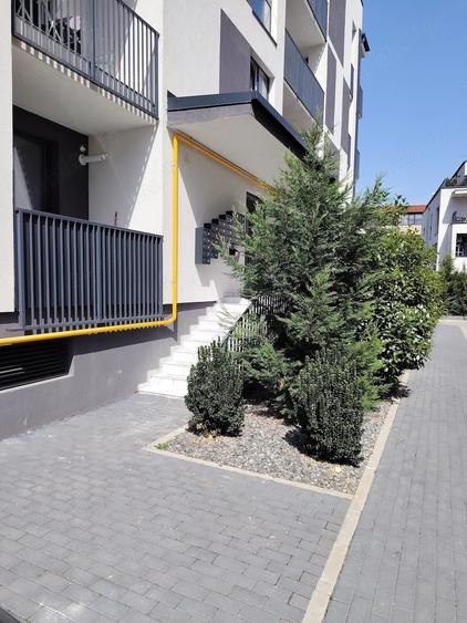 Apartament cu 3 camere decomandat în Florești