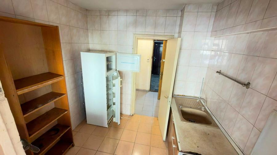 Apartament cu 3 camere decomandat în Dobroești