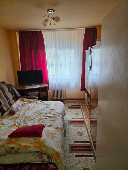 Apartament cu 4 camere decomandat în Central