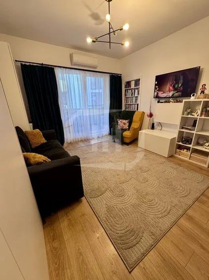Apartament cu 2 camere semidecomandat, mobilat în Central