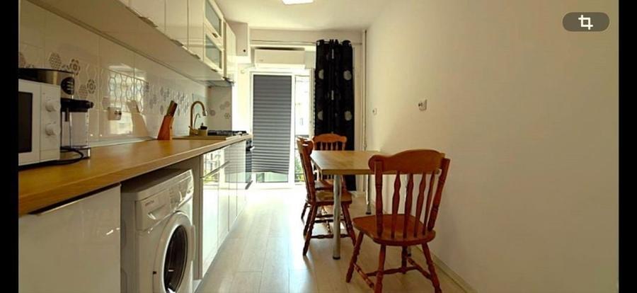Apartament cu 3 camere decomandat, mobilat în Decebal