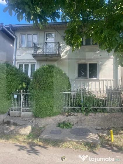 Casă cu 5 camere cu Teren 580 Mp în Central