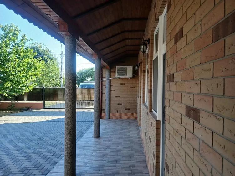 Casă cu 4 camere cu Teren 800 Mp în Uivar