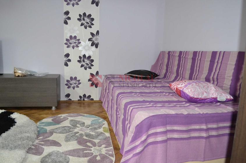 Apartament cu 3 camere decomandat în Hala Centrală