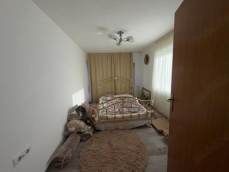 Casă cu 5 camere cu Teren 1000 Mp în Roman
