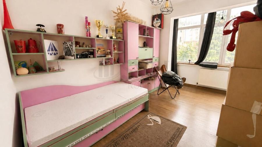 Apartament cu 3 camere decomandat, mobilat în Armeneasca