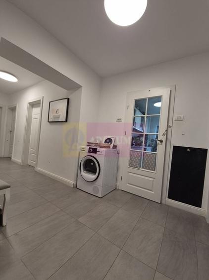 Vanzare apartament 3 camere in zona Unirii-Dambovita - 2