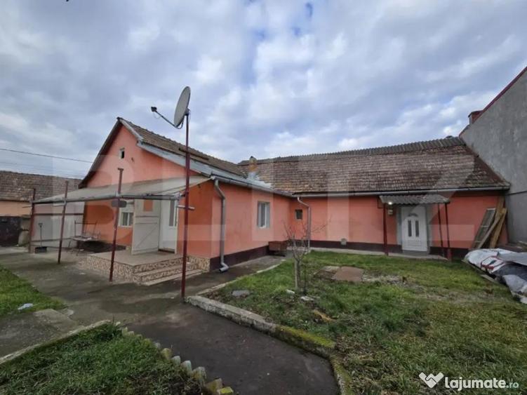 Casa cu 5 camere ?i teren de 461 mp, zona Poiana - 1