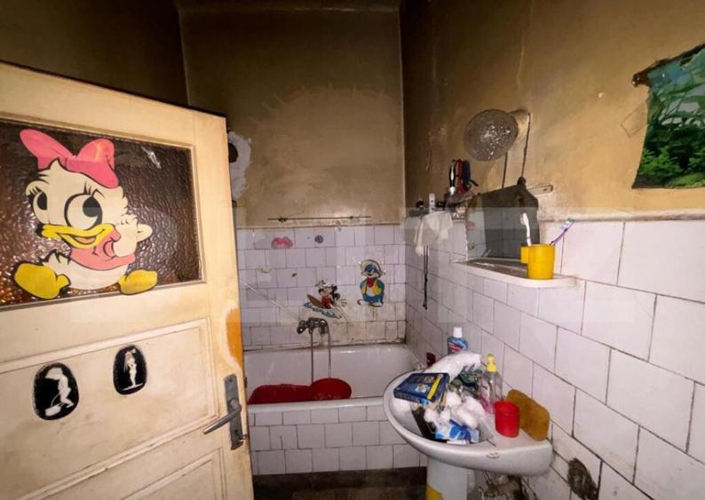 Casa de vanzare in suprafata de 100 mp localizata central i - 11