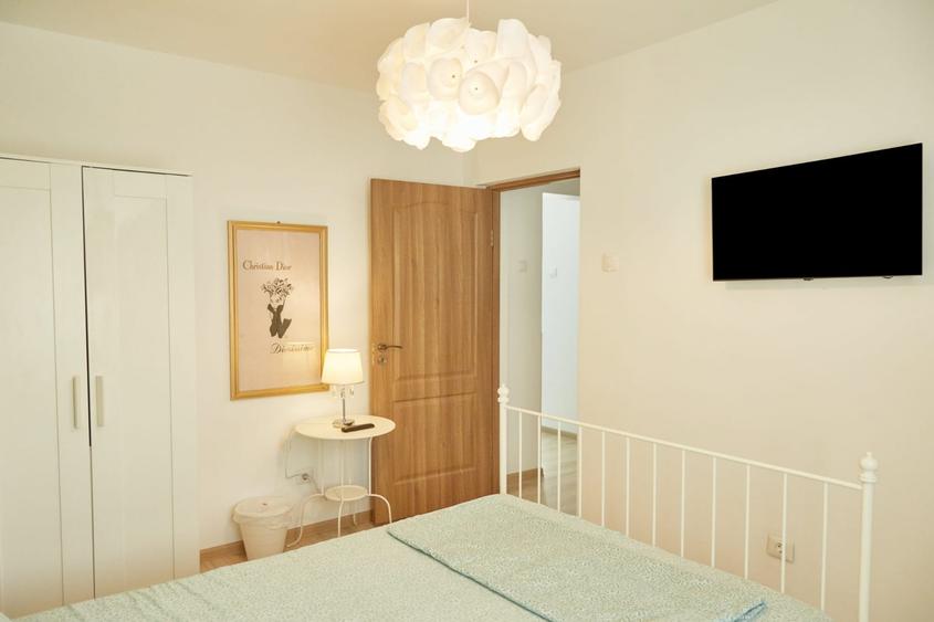 Apartament cu 3 camere decomandat, mobilat în City Park Mall
