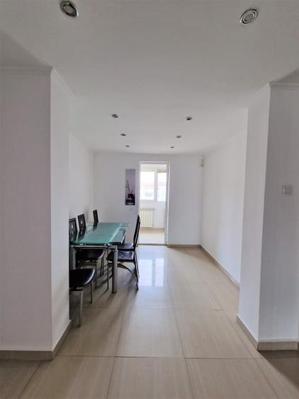 Titan,1 Decembrie , 3 camere -400 Euro - 3