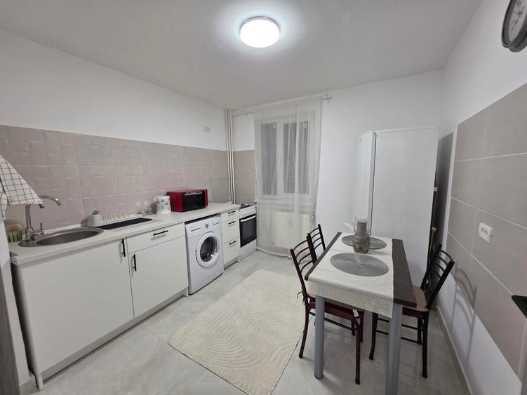 Jean Steriadi, 15 minute metrou 1 Decembrie 1918, pe Fetesti, bloc 4 etaje - 15